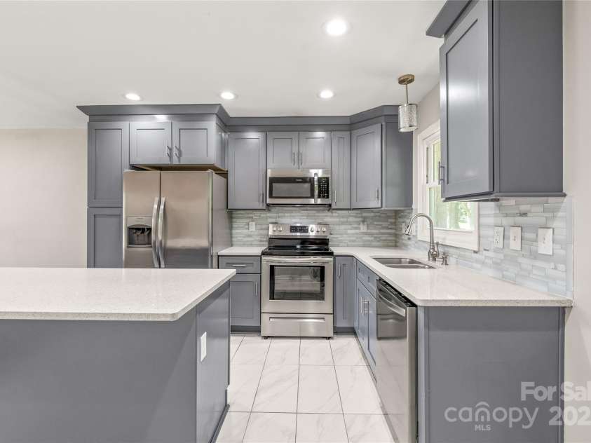 3932 Slagle Drive, Charlotte, NC 28215.  MLS# CAR4256532, YatesRealty ID 11695. 