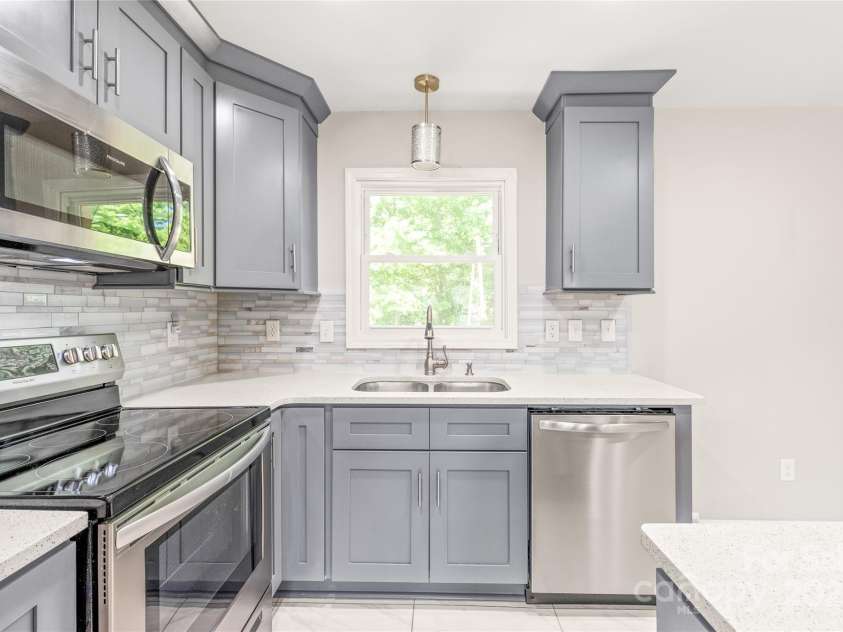 3932 Slagle Drive, Charlotte, NC 28215.  MLS# CAR4256532, YatesRealty ID 11695. 