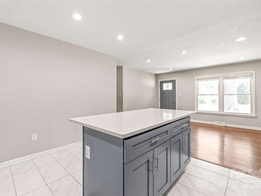 3932 Slagle Drive, Charlotte, NC 28215.  MLS# CAR4256532, YatesRealty ID 11695. 