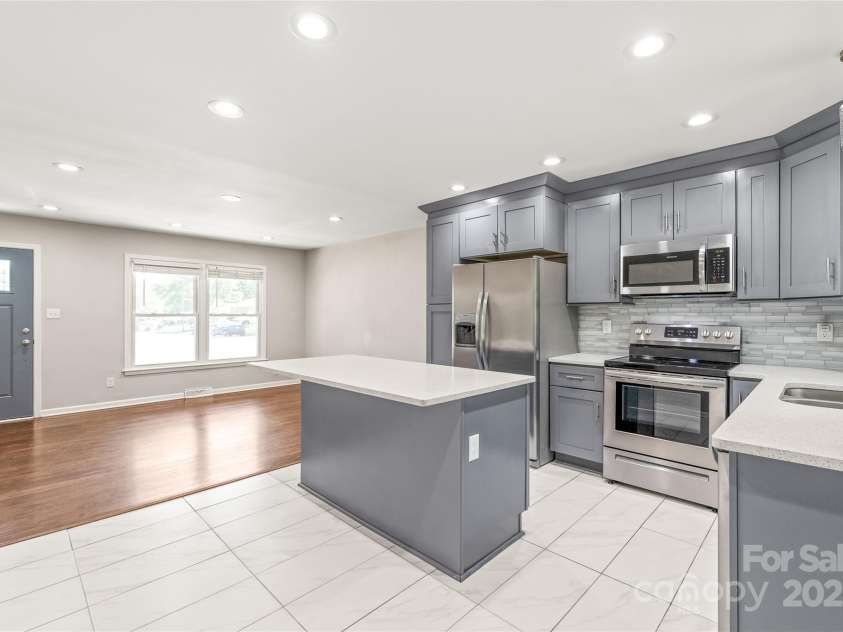 3932 Slagle Drive, Charlotte, NC 28215.  MLS# CAR4256532, YatesRealty ID 11695. 