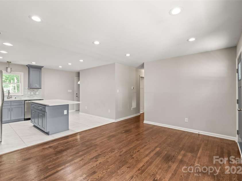 3932 Slagle Drive, Charlotte, NC 28215.  MLS# CAR4256532, YatesRealty ID 11695. 