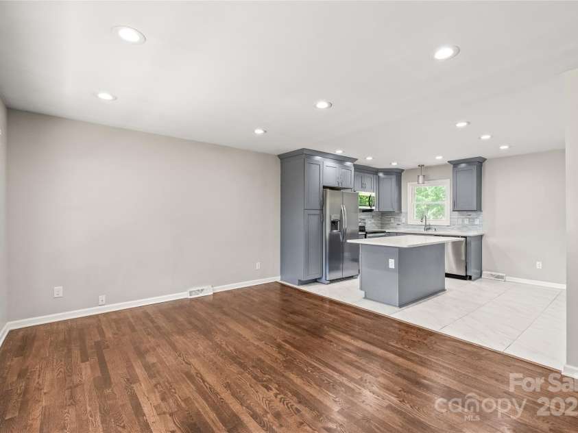 3932 Slagle Drive, Charlotte, NC 28215.  MLS# CAR4256532, YatesRealty ID 11695. 