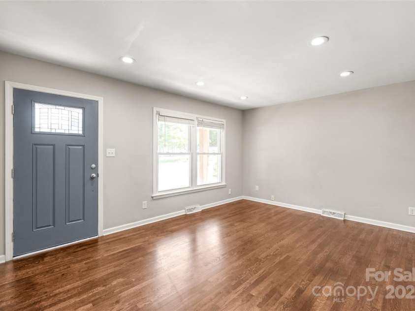 3932 Slagle Drive, Charlotte, NC 28215.  MLS# CAR4256532, YatesRealty ID 11695. 
