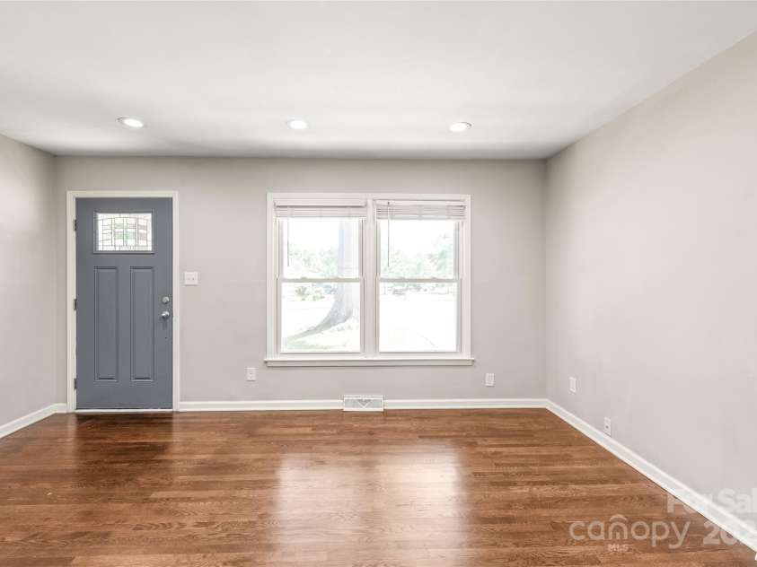 3932 Slagle Drive, Charlotte, NC 28215.  MLS# CAR4256532, YatesRealty ID 11695. 