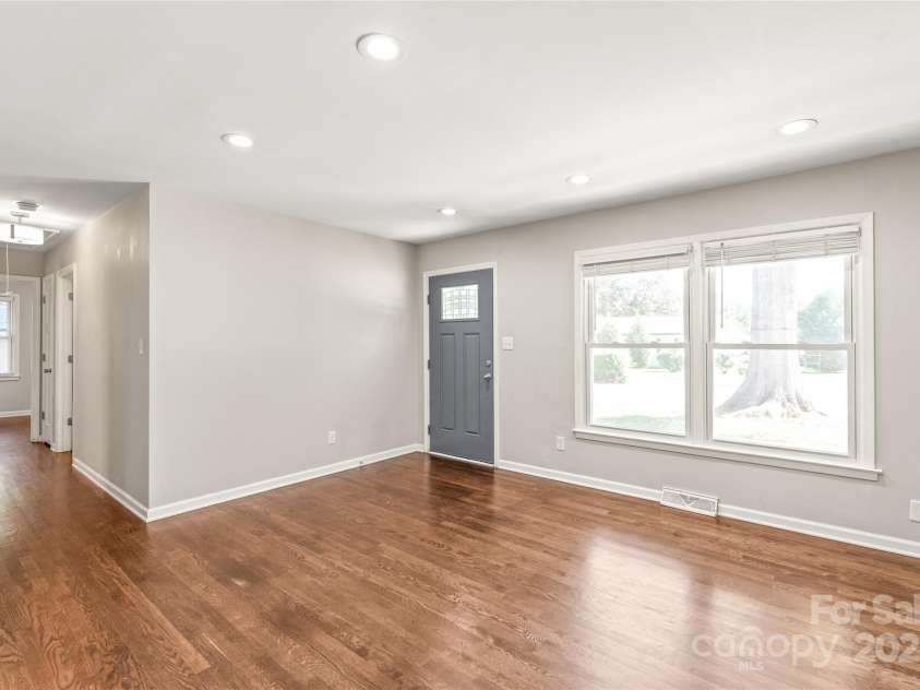 3932 Slagle Drive, Charlotte, NC 28215.  MLS# CAR4256532, YatesRealty ID 11695. 