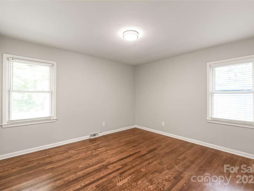 3932 Slagle Drive, Charlotte, NC 28215.  MLS# CAR4256532, YatesRealty ID 11695. 
