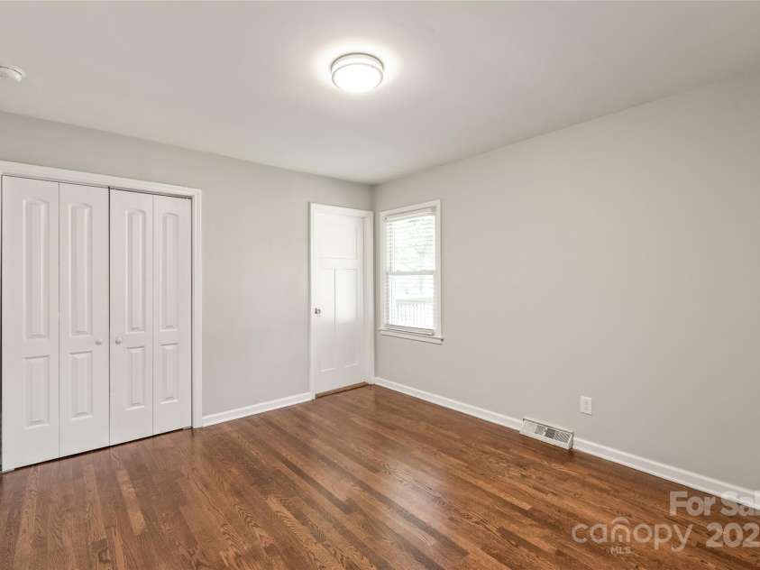 3932 Slagle Drive, Charlotte, NC 28215.  MLS# CAR4256532, YatesRealty ID 11695. 