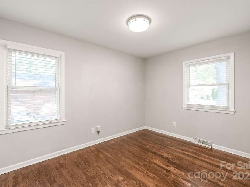 3932 Slagle Drive, Charlotte, NC 28215.  MLS# CAR4256532, YatesRealty ID 11695. 