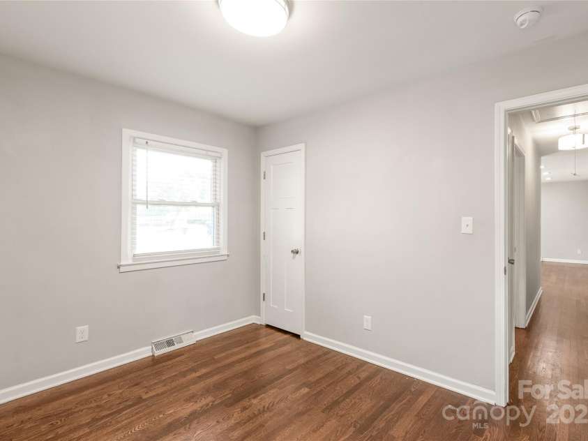 3932 Slagle Drive, Charlotte, NC 28215.  MLS# CAR4256532, YatesRealty ID 11695. 