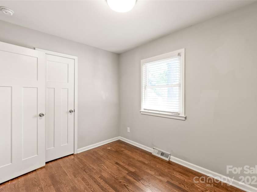 3932 Slagle Drive, Charlotte, NC 28215.  MLS# CAR4256532, YatesRealty ID 11695. 