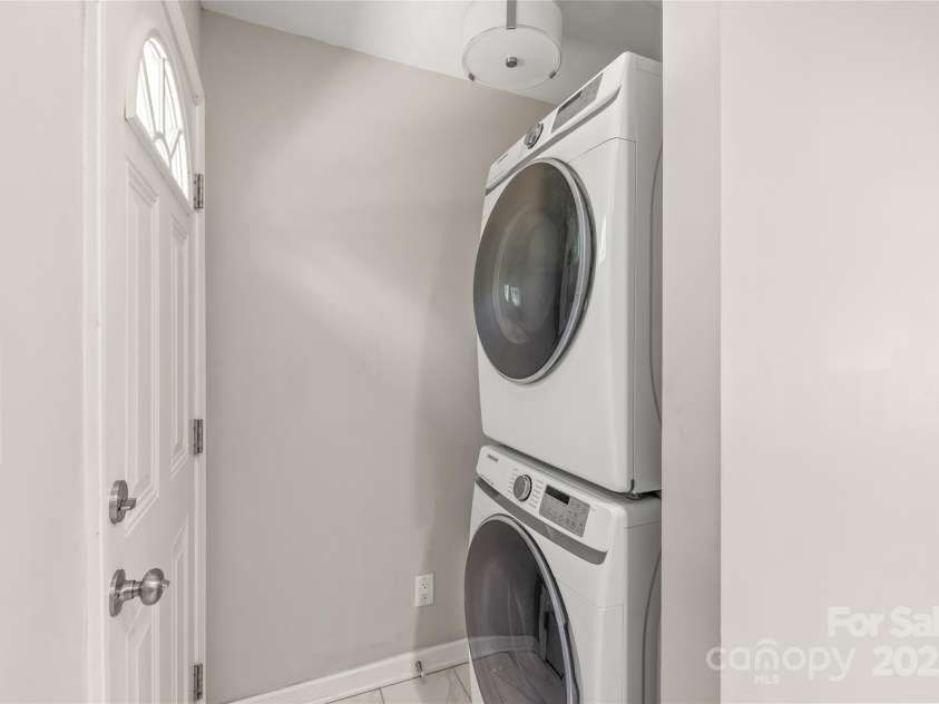 3932 Slagle Drive, Charlotte, NC 28215.  MLS# CAR4256532, YatesRealty ID 11695. 