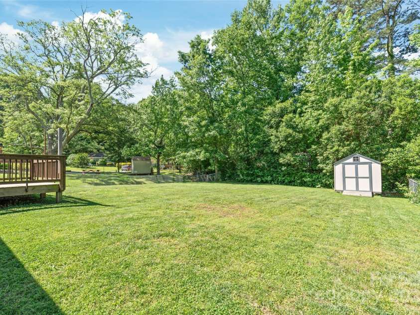 3932 Slagle Drive, Charlotte, NC 28215.  MLS# CAR4256532, YatesRealty ID 11695. 