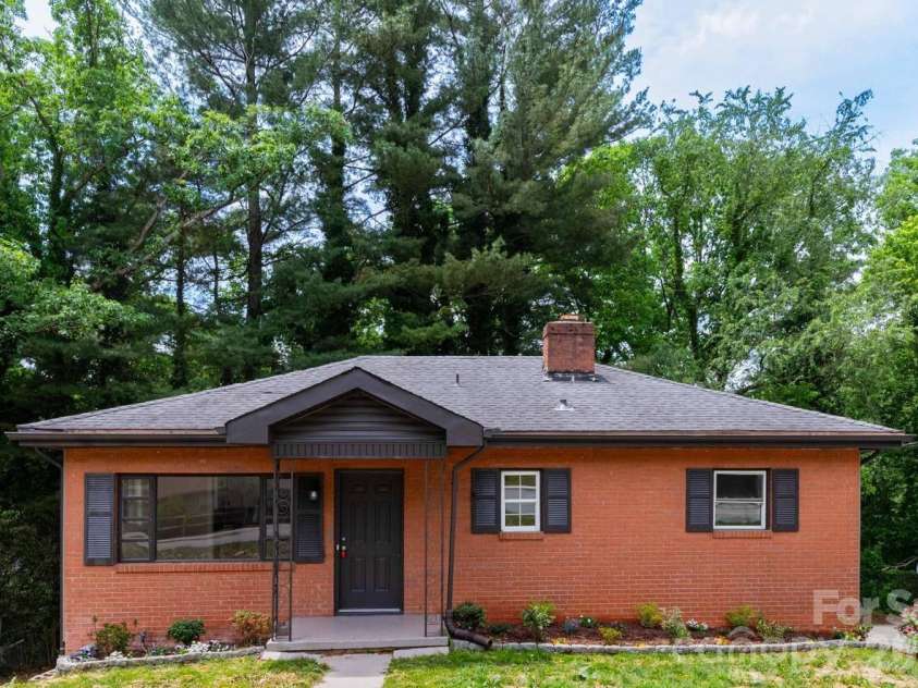258 New Leicester Highway, Asheville, NC 28806.  MLS# CAR4381692, YatesRealty ID 11696. 