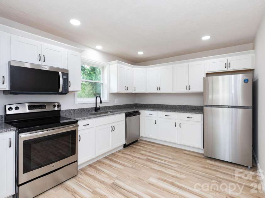 258 New Leicester Highway, Asheville, NC 28806.  MLS# CAR4381692, YatesRealty ID 11696. 