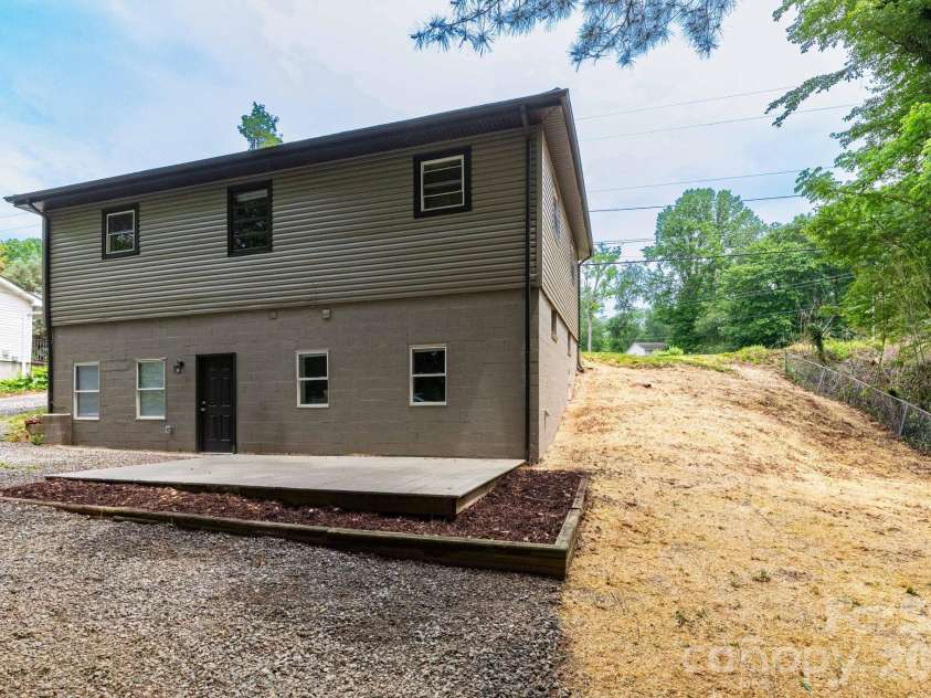 258 New Leicester Highway, Asheville, NC 28806.  MLS# CAR4381692, YatesRealty ID 11696. 