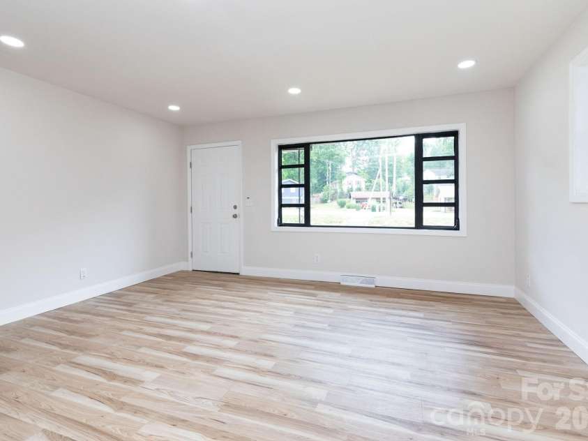 258 New Leicester Highway, Asheville, NC 28806.  MLS# CAR4381692, YatesRealty ID 11696. Living Room