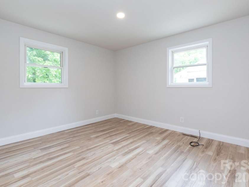 258 New Leicester Highway, Asheville, NC 28806.  MLS# CAR4381692, YatesRealty ID 11696. Main Room
