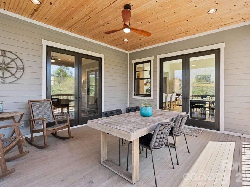 18 Majestic Oak Circle, Asheville, NC 28805.  MLS# CAR4368880, YatesRealty ID 11697. 
