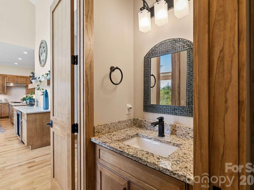 18 Majestic Oak Circle, Asheville, NC 28805.  MLS# CAR4368880, YatesRealty ID 11697. 