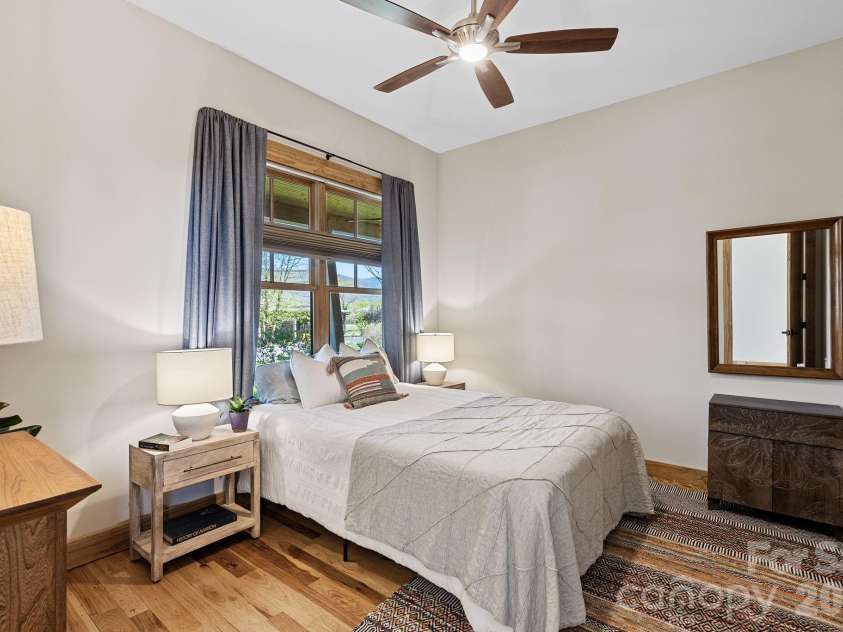 18 Majestic Oak Circle, Asheville, NC 28805.  MLS# CAR4368880, YatesRealty ID 11697. 