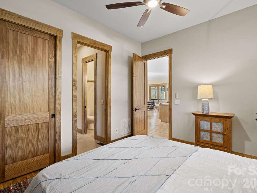 18 Majestic Oak Circle, Asheville, NC 28805.  MLS# CAR4368880, YatesRealty ID 11697. 