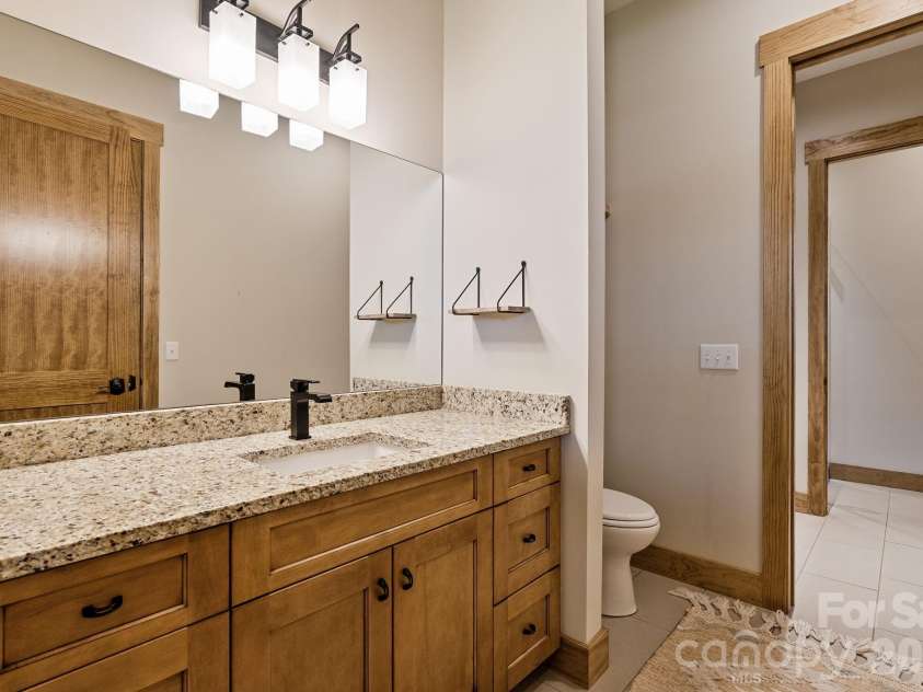 18 Majestic Oak Circle, Asheville, NC 28805.  MLS# CAR4368880, YatesRealty ID 11697. 
