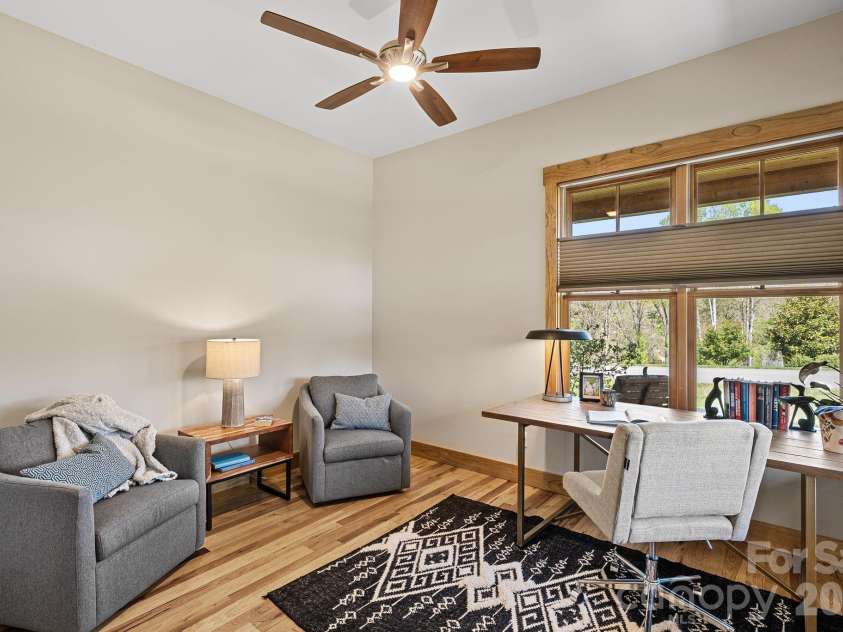 18 Majestic Oak Circle, Asheville, NC 28805.  MLS# CAR4368880, YatesRealty ID 11697. 