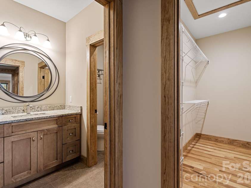 18 Majestic Oak Circle, Asheville, NC 28805.  MLS# CAR4368880, YatesRealty ID 11697. 
