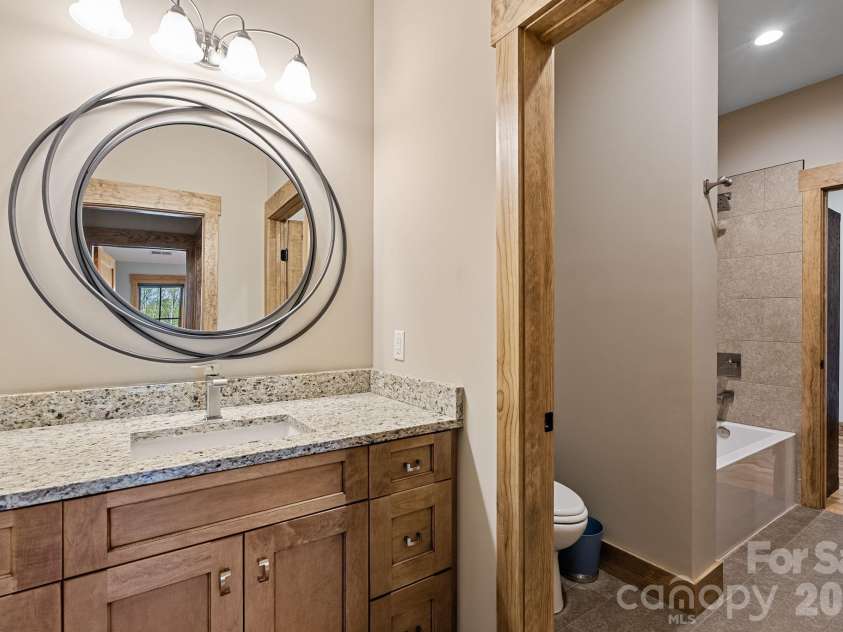 18 Majestic Oak Circle, Asheville, NC 28805.  MLS# CAR4368880, YatesRealty ID 11697. 