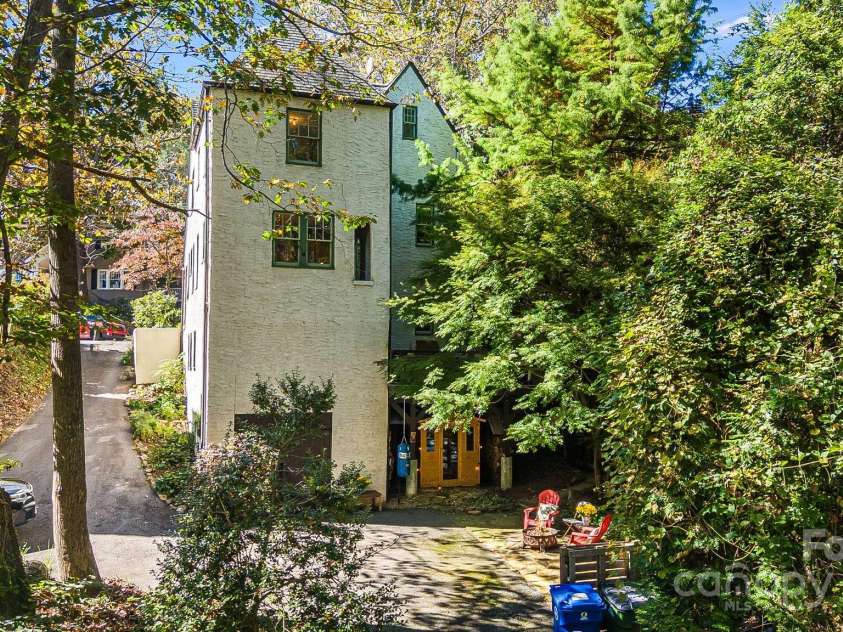 25 Normandy Road, Asheville, NC 28803.  MLS# CAR4313444, YatesRealty ID 11697. 