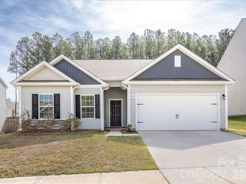 4322 One Mile Way, Charlotte, NC 28215.  MLS# CAR4367443, YatesRealty ID 11698. 