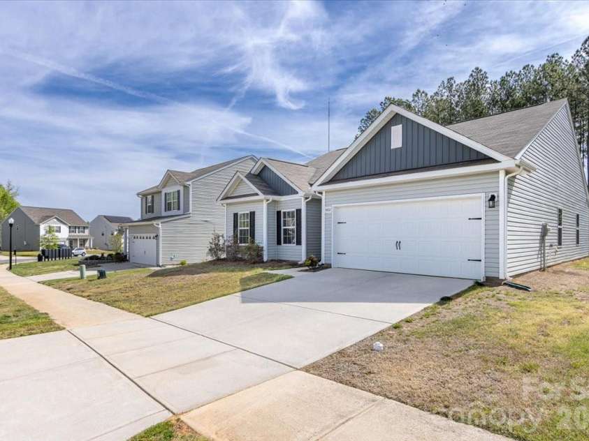 4322 One Mile Way, Charlotte, NC 28215.  MLS# CAR4367443, YatesRealty ID 11698. 