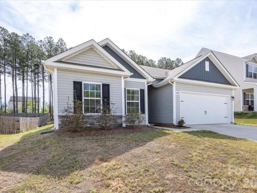 4322 One Mile Way, Charlotte, NC 28215.  MLS# CAR4367443, YatesRealty ID 11698. 