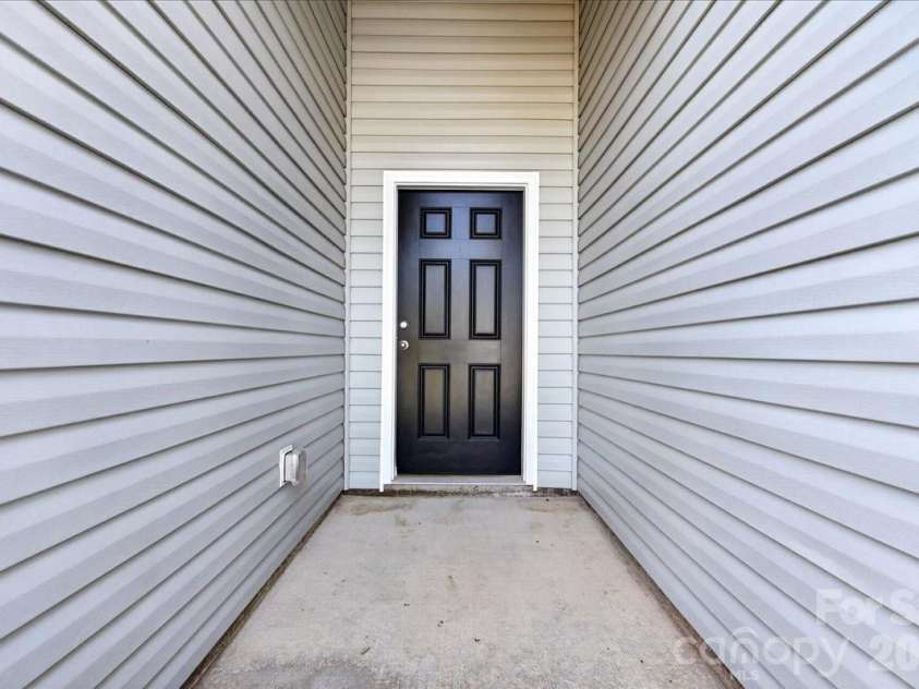 4322 One Mile Way, Charlotte, NC 28215.  MLS# CAR4367443, YatesRealty ID 11698. 