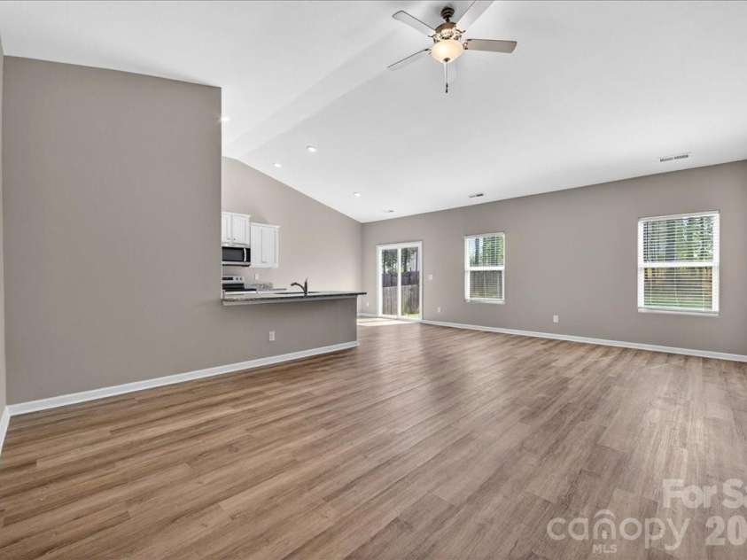 4322 One Mile Way, Charlotte, NC 28215.  MLS# CAR4367443, YatesRealty ID 11698. 