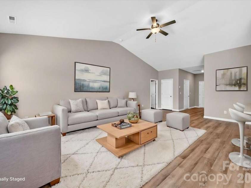 4322 One Mile Way, Charlotte, NC 28215.  MLS# CAR4367443, YatesRealty ID 11698. 