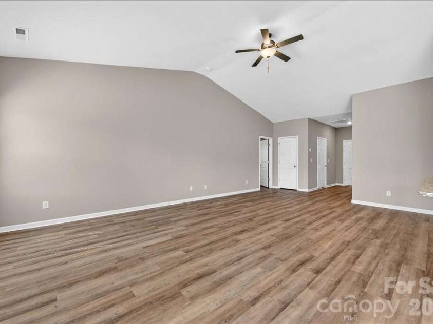 4322 One Mile Way, Charlotte, NC 28215.  MLS# CAR4367443, YatesRealty ID 11698. 