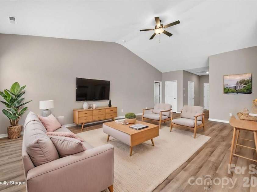 4322 One Mile Way, Charlotte, NC 28215.  MLS# CAR4367443, YatesRealty ID 11698. 