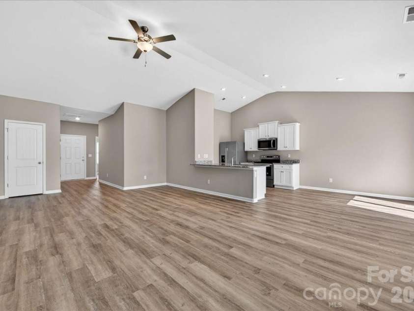 4322 One Mile Way, Charlotte, NC 28215.  MLS# CAR4367443, YatesRealty ID 11698. 