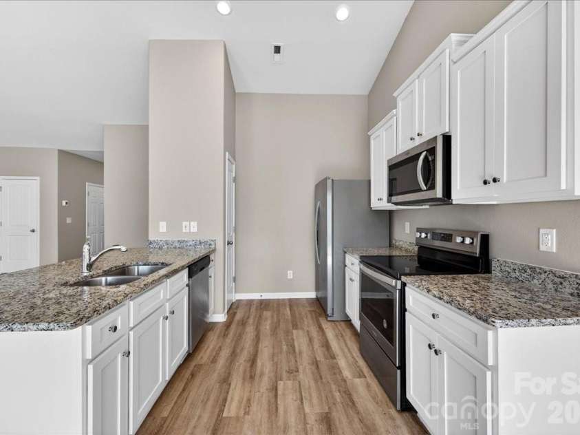 4322 One Mile Way, Charlotte, NC 28215.  MLS# CAR4367443, YatesRealty ID 11698. 