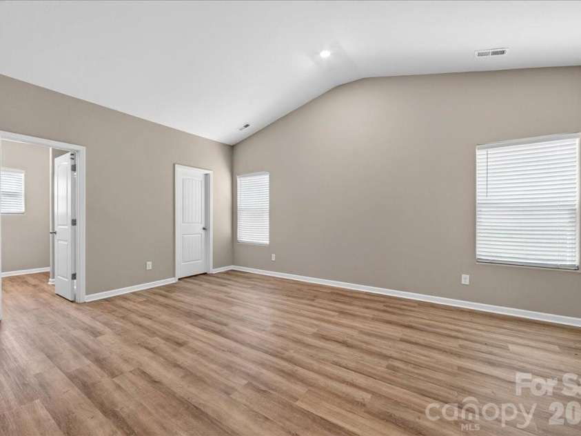 4322 One Mile Way, Charlotte, NC 28215.  MLS# CAR4367443, YatesRealty ID 11698. 