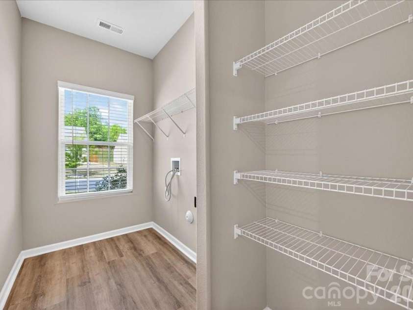 4322 One Mile Way, Charlotte, NC 28215.  MLS# CAR4367443, YatesRealty ID 11698. 