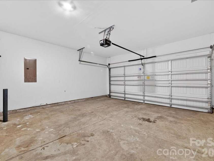 4322 One Mile Way, Charlotte, NC 28215.  MLS# CAR4367443, YatesRealty ID 11698. 