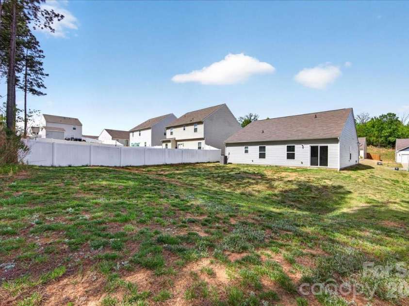 4322 One Mile Way, Charlotte, NC 28215.  MLS# CAR4367443, YatesRealty ID 11698. 