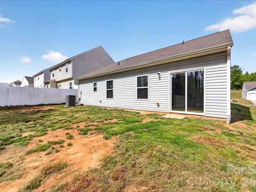 4322 One Mile Way, Charlotte, NC 28215.  MLS# CAR4367443, YatesRealty ID 11698. 