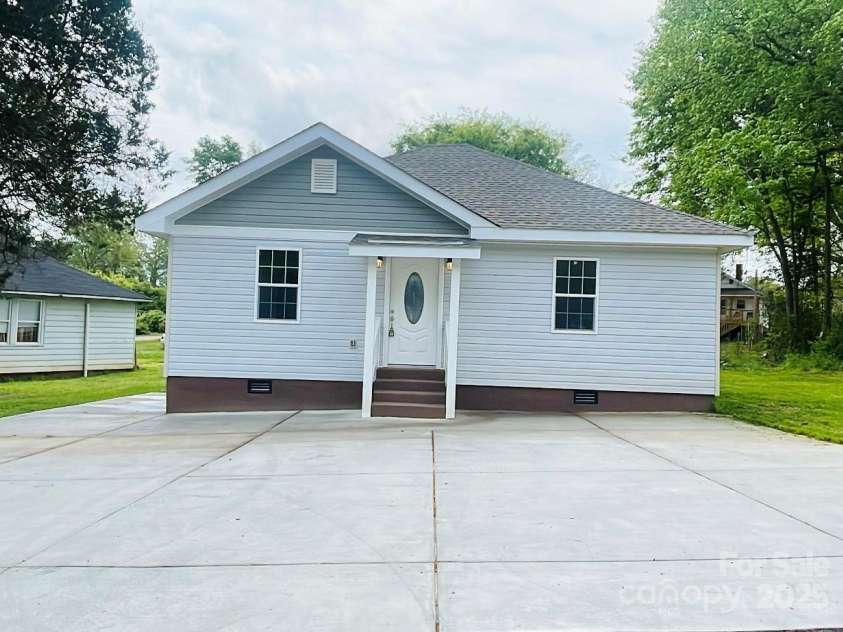 393 Cherry Street, Wadesboro, NC 28170.  MLS# CAR4289153, YatesRealty ID 117. 