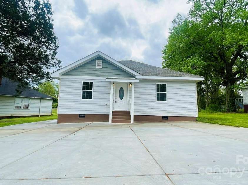 393 Cherry Street, Wadesboro, NC 28170.  MLS# CAR4289153, YatesRealty ID 117. 