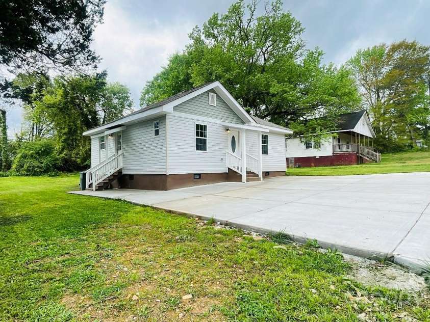 393 Cherry Street, Wadesboro, NC 28170.  MLS# CAR4289153, YatesRealty ID 117. 