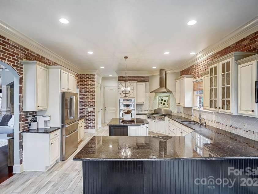 252 Bay Shore Loop, Mooresville, NC 28117.  MLS# CAR4218502, YatesRealty ID 11700. Kitchen