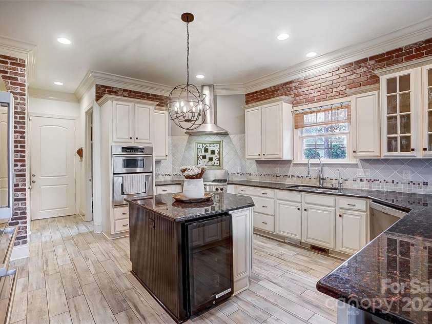 252 Bay Shore Loop, Mooresville, NC 28117.  MLS# CAR4218502, YatesRealty ID 11700. Kitchen